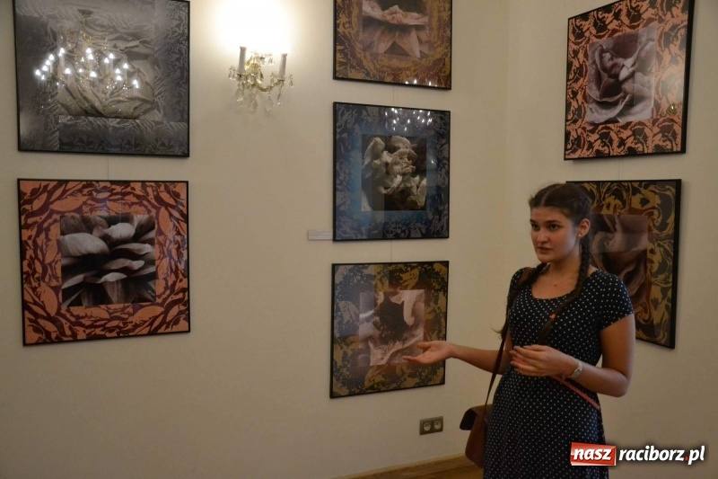 Zdjęcie w galerii na portalu naszraciborz.pl: DYPLOMY 2018 - wernisaż wystawy prac dyplomowych absolwentów PWSZ  wiadomości z regionu