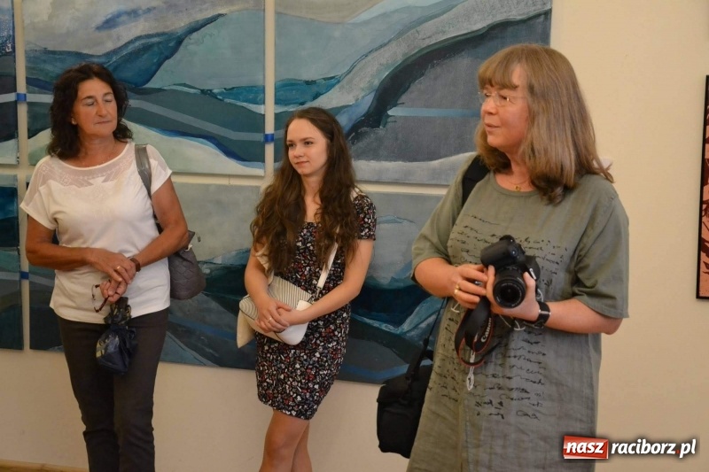 Zdjęcie w galerii na portalu naszraciborz.pl: DYPLOMY 2018 - wernisaż wystawy prac dyplomowych absolwentów PWSZ  wiadomości z regionu