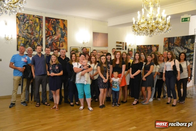 Zdjęcie w galerii na portalu naszraciborz.pl: DYPLOMY 2018 - wernisaż wystawy prac dyplomowych absolwentów PWSZ  wiadomości z regionu