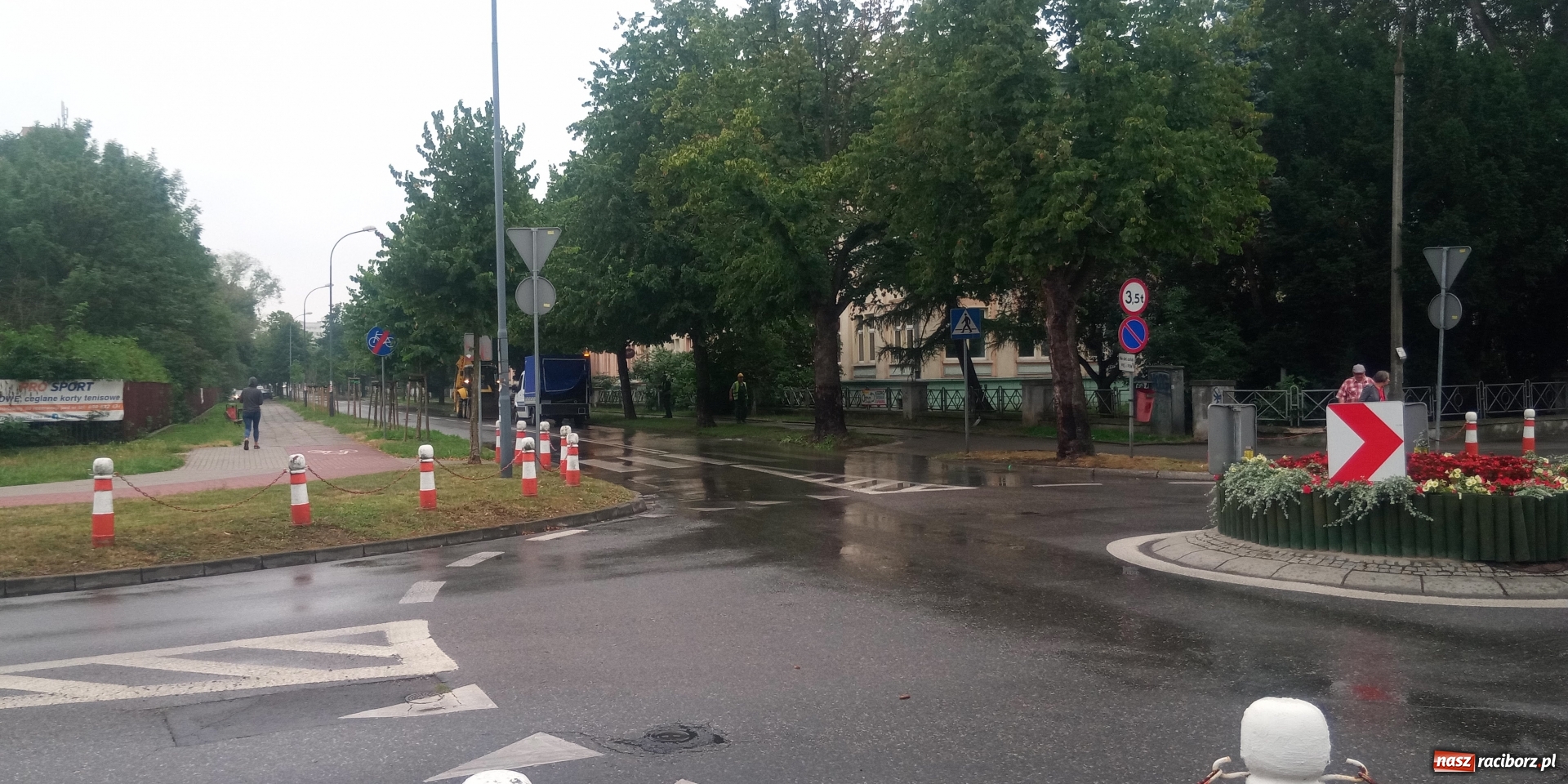 Zdjęcie w galerii na portalu naszraciborz.pl: Awaria wodociągowa przy Słowackiego wiadomości z regionu