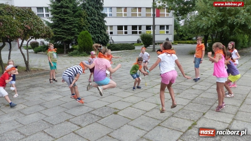 Zdjęcie w galerii na portalu naszraciborz.pl: Uczestnicy Lata z biblioteką nie mogą narzekać na nudę wiadomości z regionu