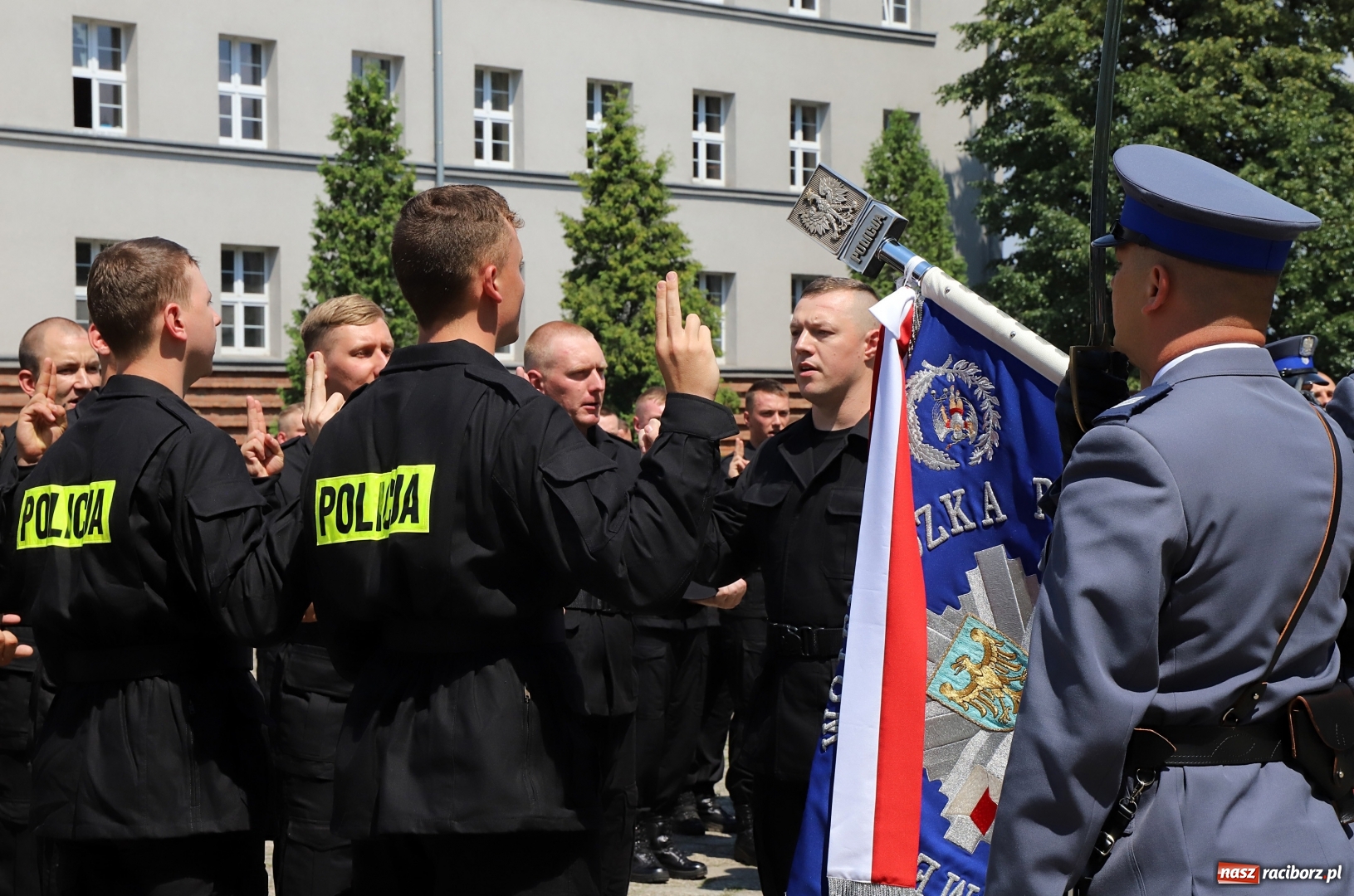 Zdjęcie w galerii na portalu naszraciborz.pl: Nowo przyjęci policjanci złożyli ślubowanie wiadomości z regionu