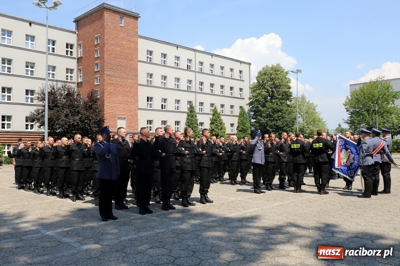 Zdjęcie w galerii na portalu naszraciborz.pl: Nowo przyjęci policjanci złożyli ślubowanie wiadomości z regionu