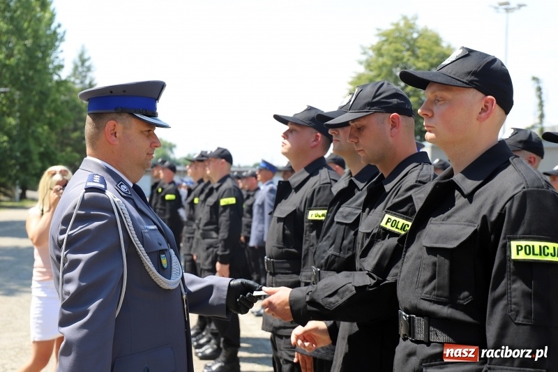 Zdjęcie w galerii na portalu naszraciborz.pl: Nowo przyjęci policjanci złożyli ślubowanie wiadomości z regionu