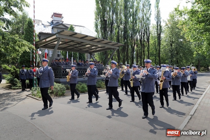 Zdjęcie w galerii na portalu naszraciborz.pl: Nowo przyjęci policjanci złożyli ślubowanie wiadomości z regionu