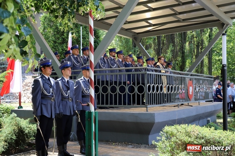 Zdjęcie w galerii na portalu naszraciborz.pl: Nowo przyjęci policjanci złożyli ślubowanie wiadomości z regionu