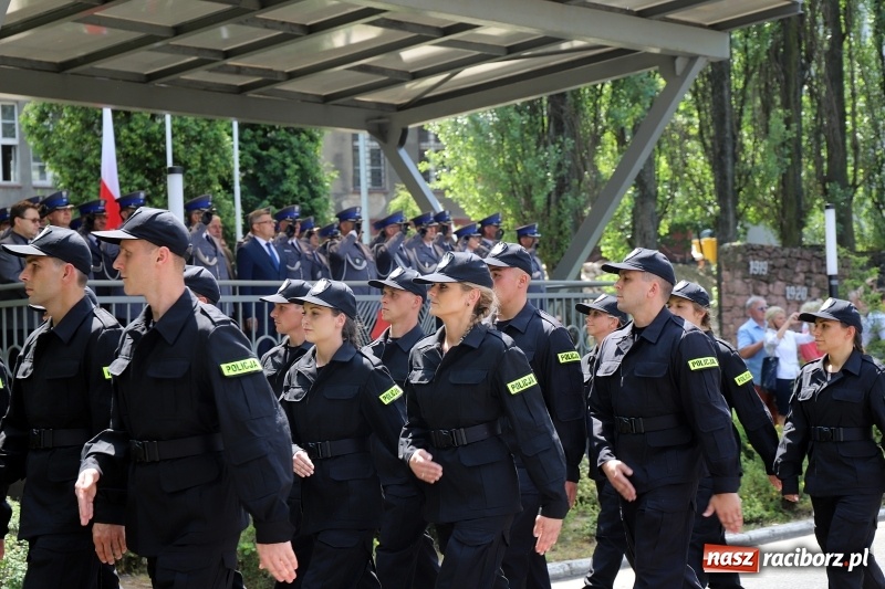 Zdjęcie w galerii na portalu naszraciborz.pl: Nowo przyjęci policjanci złożyli ślubowanie wiadomości z regionu
