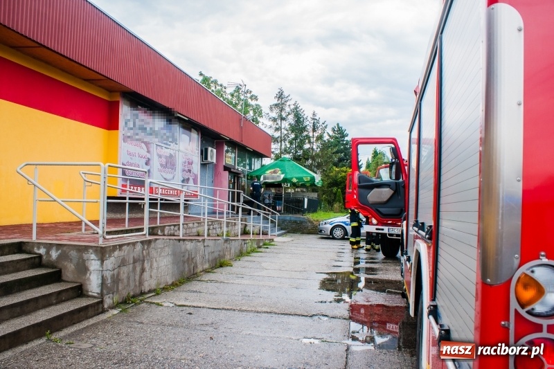 Zdjęcie w galerii na portalu naszraciborz.pl: Pożar na zapleczu obiektu handlowego w Studziennej  wiadomości z regionu