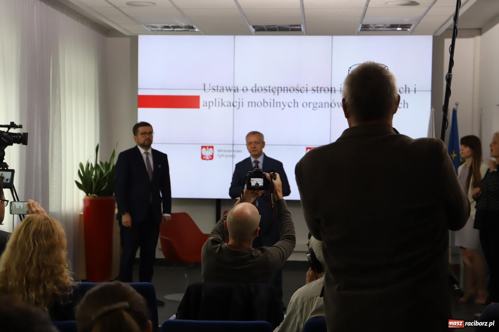 Zdjęcie w galerii na portalu naszraciborz.pl: Włączanie wyłączonych, czyli rządowe serwisy wkrótce dostępne dla wszystkich wiadomości z regionu