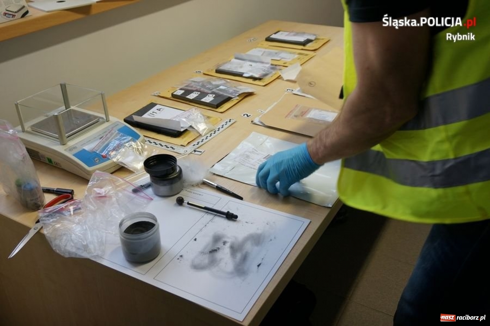 Zdjęcie w galerii na portalu naszraciborz.pl: Policja uderza w handlarzy dopalaczami z Chin  wiadomości z regionu