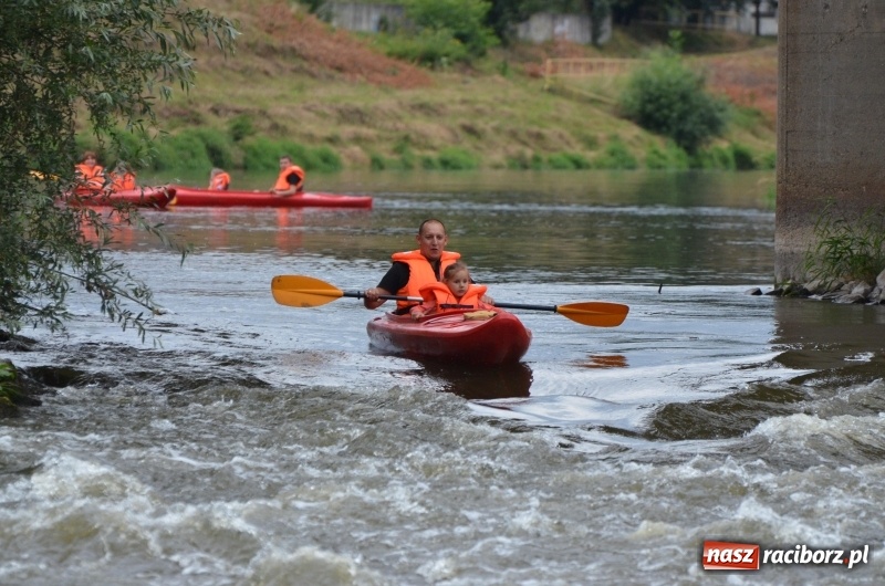 Zdjęcie w galerii na portalu naszraciborz.pl: Wakacyjne spływy z OSiR-em. Takie emocje na odcinku pod mostem kolejowym  wiadomości z regionu
