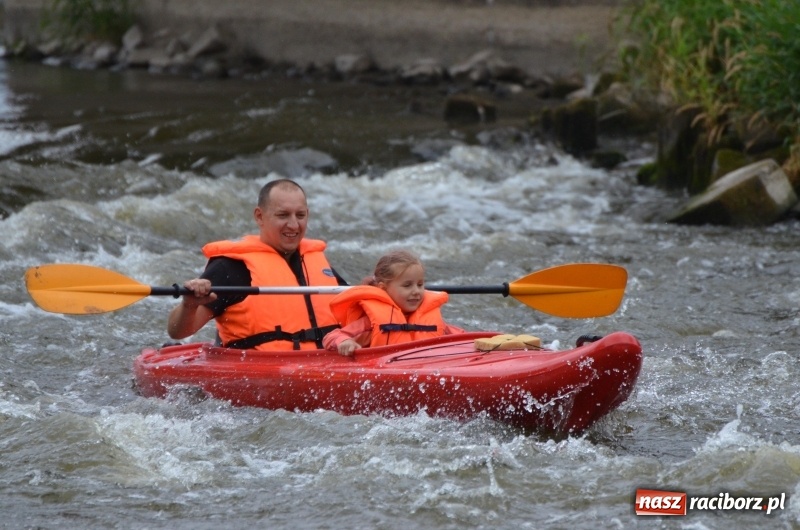 Zdjęcie w galerii na portalu naszraciborz.pl: Wakacyjne spływy z OSiR-em. Takie emocje na odcinku pod mostem kolejowym  wiadomości z regionu