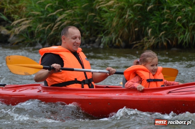 Zdjęcie w galerii na portalu naszraciborz.pl: Wakacyjne spływy z OSiR-em. Takie emocje na odcinku pod mostem kolejowym  wiadomości z regionu