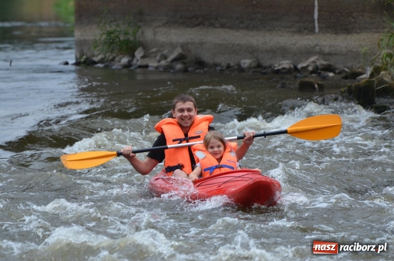 Zdjęcie w galerii na portalu naszraciborz.pl: Wakacyjne spływy z OSiR-em. Takie emocje na odcinku pod mostem kolejowym  wiadomości z regionu
