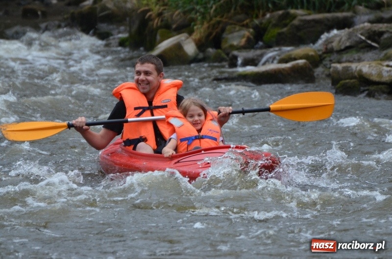 Zdjęcie w galerii na portalu naszraciborz.pl: Wakacyjne spływy z OSiR-em. Takie emocje na odcinku pod mostem kolejowym  wiadomości z regionu