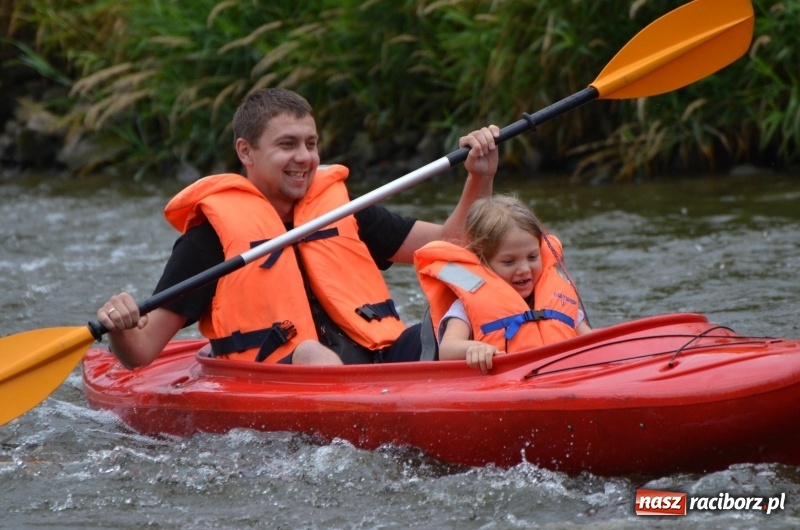 Zdjęcie w galerii na portalu naszraciborz.pl: Wakacyjne spływy z OSiR-em. Takie emocje na odcinku pod mostem kolejowym  wiadomości z regionu