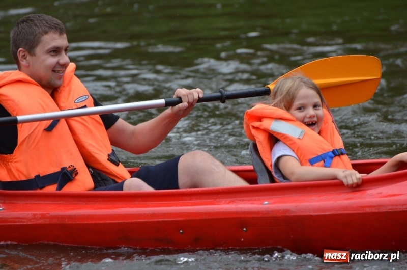 Zdjęcie w galerii na portalu naszraciborz.pl: Wakacyjne spływy z OSiR-em. Takie emocje na odcinku pod mostem kolejowym  wiadomości z regionu