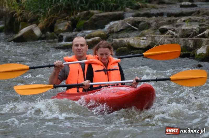 Zdjęcie w galerii na portalu naszraciborz.pl: Wakacyjne spływy z OSiR-em. Takie emocje na odcinku pod mostem kolejowym  wiadomości z regionu