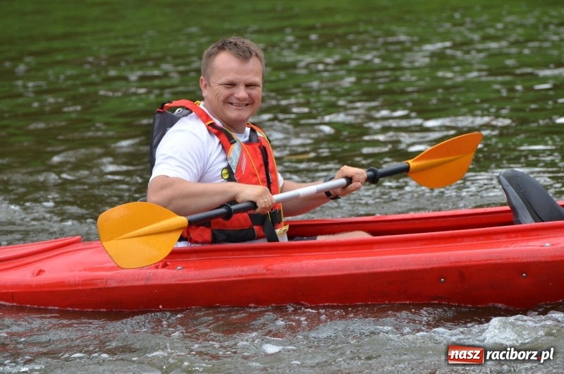 Zdjęcie w galerii na portalu naszraciborz.pl: Wakacyjne spływy z OSiR-em. Takie emocje na odcinku pod mostem kolejowym  wiadomości z regionu