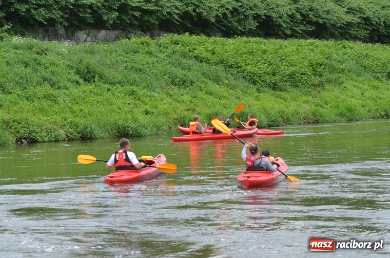Zdjęcie w galerii na portalu naszraciborz.pl: Wakacyjne spływy z OSiR-em. Takie emocje na odcinku pod mostem kolejowym  wiadomości z regionu