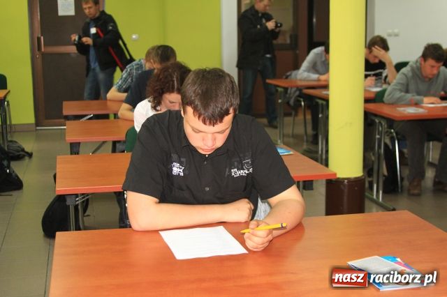 Zdjęcie w galerii na portalu naszraciborz.pl: Strażnicy sprawdzili uczniów wiadomości z regionu