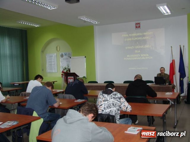 Zdjęcie w galerii na portalu naszraciborz.pl: Strażnicy sprawdzili uczniów wiadomości z regionu