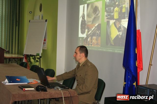 Zdjęcie w galerii na portalu naszraciborz.pl: Strażnicy sprawdzili uczniów wiadomości z regionu