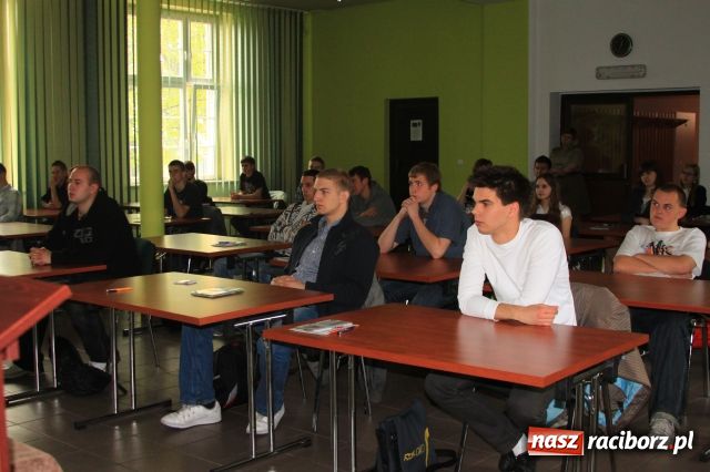 Zdjęcie w galerii na portalu naszraciborz.pl: Strażnicy sprawdzili uczniów wiadomości z regionu