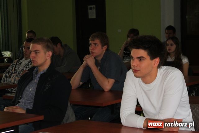 Zdjęcie w galerii na portalu naszraciborz.pl: Strażnicy sprawdzili uczniów wiadomości z regionu