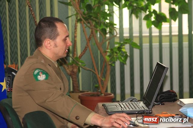 Zdjęcie w galerii na portalu naszraciborz.pl: Strażnicy sprawdzili uczniów wiadomości z regionu