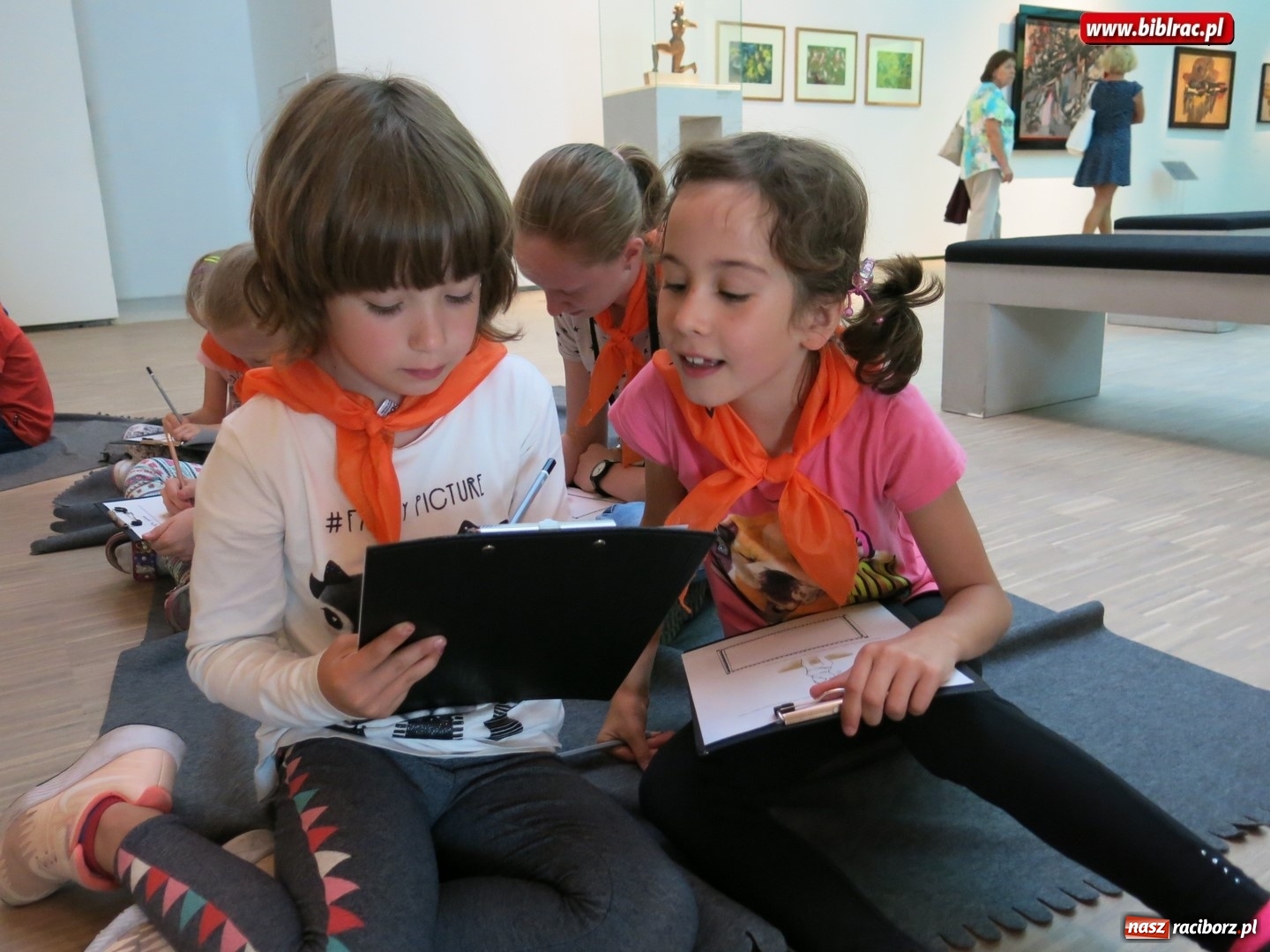 Zdjęcie w galerii na portalu naszraciborz.pl: Uczestnicy Lata z biblioteką na warsztatach w Muzeum Śląskim wiadomości z regionu