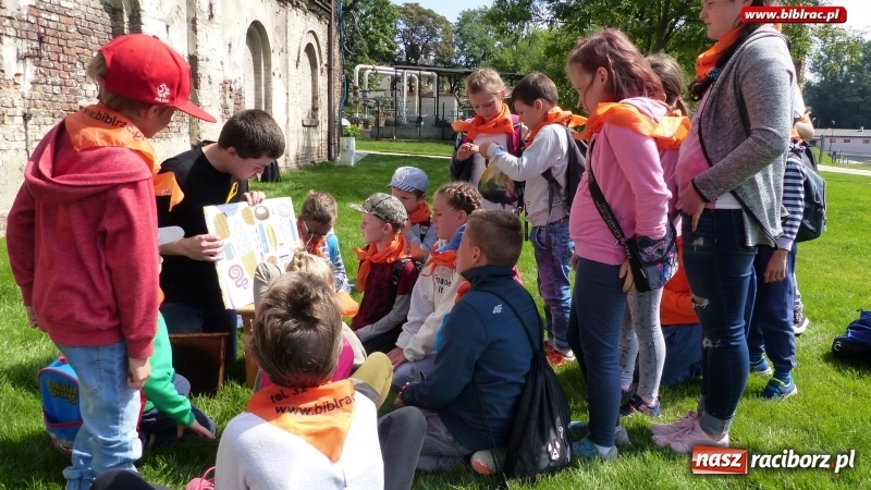 Zdjęcie w galerii na portalu naszraciborz.pl: Uczestnicy Lata z biblioteką na warsztatach w Muzeum Śląskim wiadomości z regionu