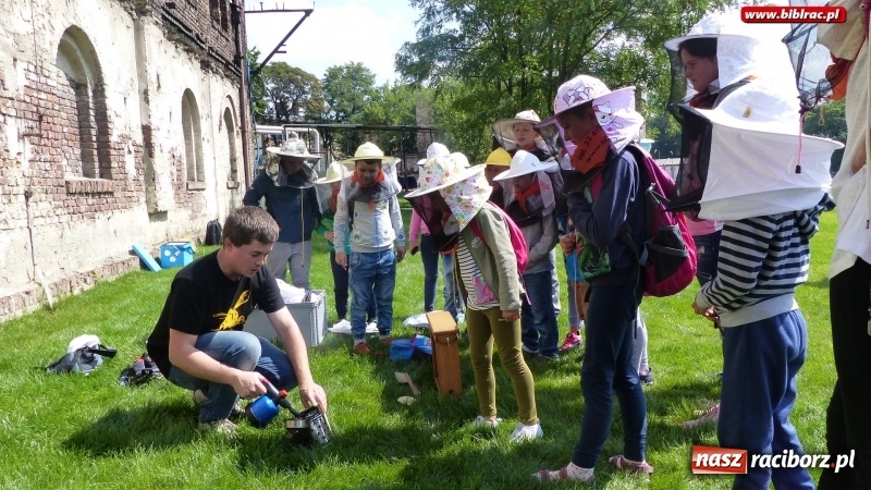 Zdjęcie w galerii na portalu naszraciborz.pl: Uczestnicy Lata z biblioteką na warsztatach w Muzeum Śląskim wiadomości z regionu