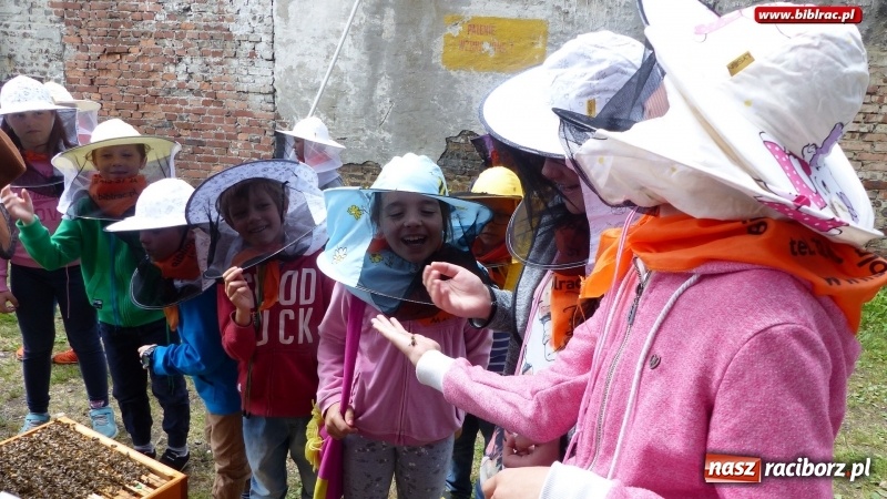 Zdjęcie w galerii na portalu naszraciborz.pl: Uczestnicy Lata z biblioteką na warsztatach w Muzeum Śląskim wiadomości z regionu