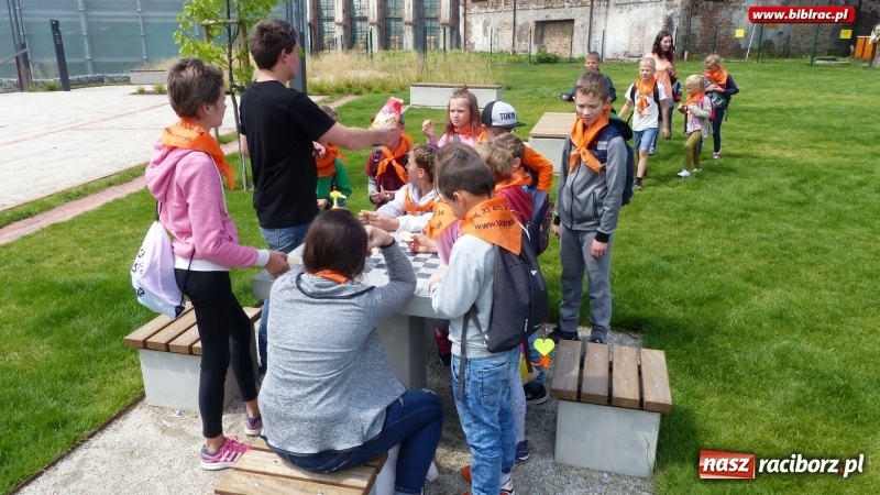 Zdjęcie w galerii na portalu naszraciborz.pl: Uczestnicy Lata z biblioteką na warsztatach w Muzeum Śląskim wiadomości z regionu