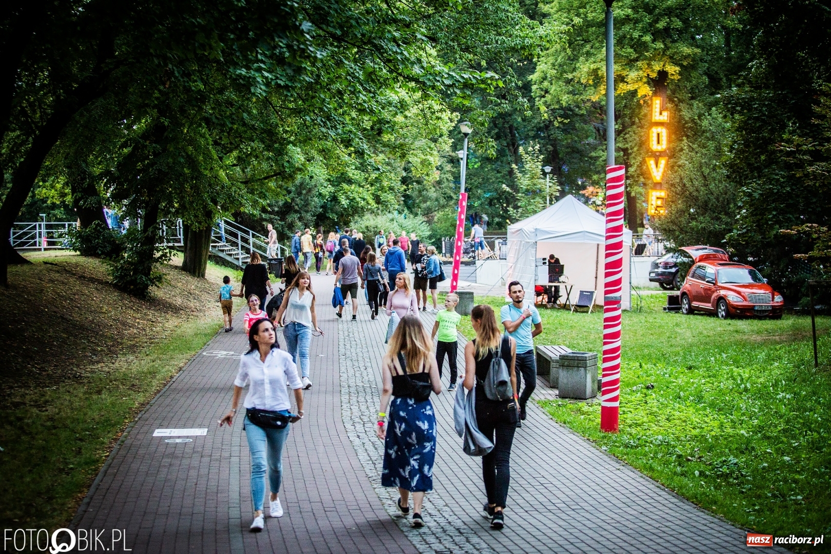 Zdjęcie w galerii na portalu naszraciborz.pl: INTRO Festival 2018 zaczął kołysać Raciborzem  wiadomości z regionu