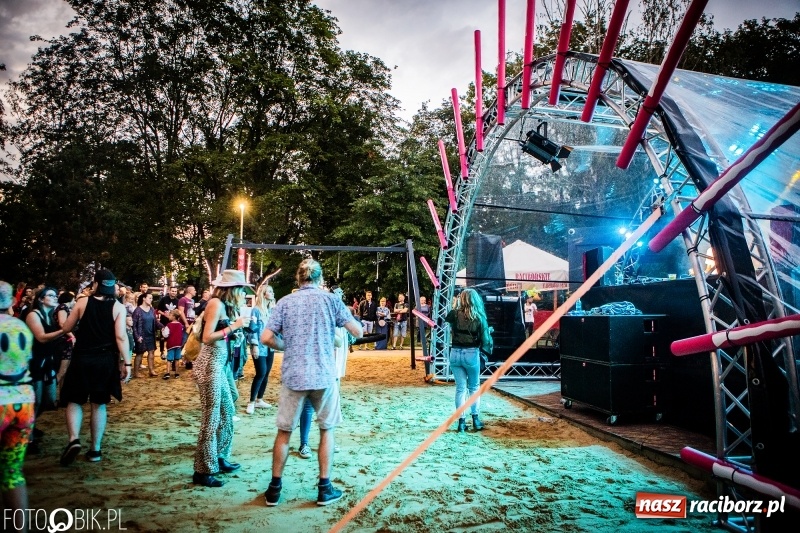 Zdjęcie w galerii na portalu naszraciborz.pl: INTRO Festival 2018 zaczął kołysać Raciborzem  wiadomości z regionu