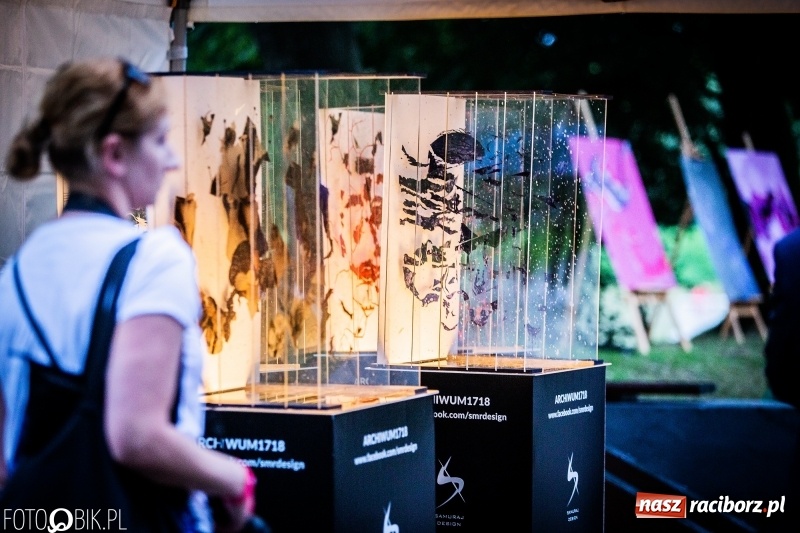 Zdjęcie w galerii na portalu naszraciborz.pl: INTRO Festival to nie tylko muzyka, ale i ŚWIATŁO. Mapping 3D kaplicy FOTO i WIDEO wiadomości z regionu