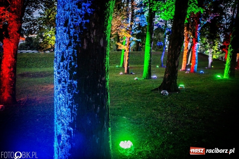 Zdjęcie w galerii na portalu naszraciborz.pl: INTRO Festival to nie tylko muzyka, ale i ŚWIATŁO. Mapping 3D kaplicy FOTO i WIDEO wiadomości z regionu