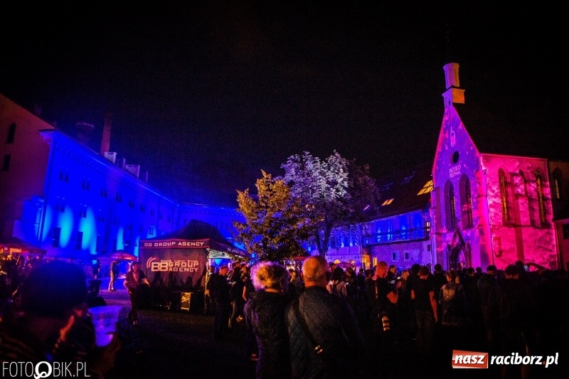 Zdjęcie w galerii na portalu naszraciborz.pl: INTRO Festival to nie tylko muzyka, ale i ŚWIATŁO. Mapping 3D kaplicy FOTO i WIDEO wiadomości z regionu