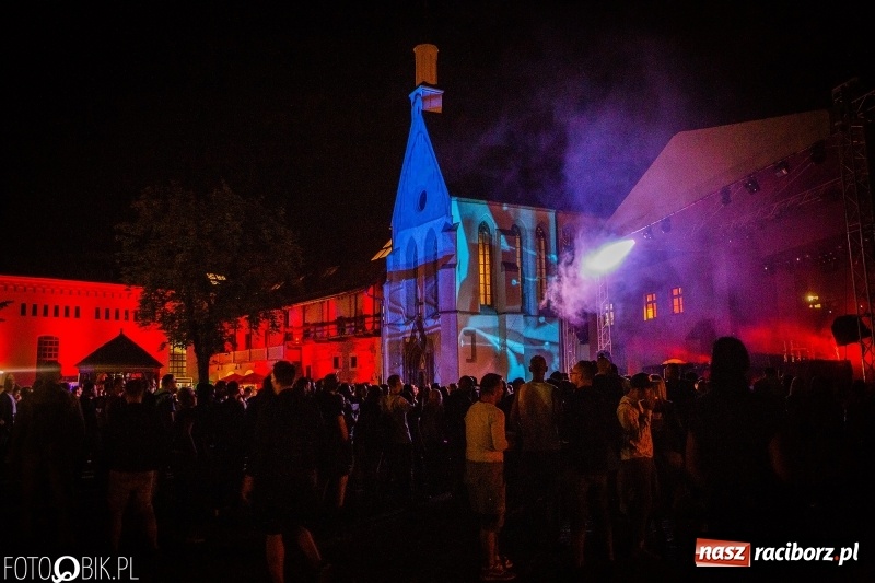 Zdjęcie w galerii na portalu naszraciborz.pl: INTRO Festival to nie tylko muzyka, ale i ŚWIATŁO. Mapping 3D kaplicy FOTO i WIDEO wiadomości z regionu