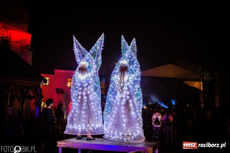 Zdjęcie w galerii na portalu naszraciborz.pl: INTRO Festival to nie tylko muzyka, ale i ŚWIATŁO. Mapping 3D kaplicy FOTO i WIDEO wiadomości z regionu