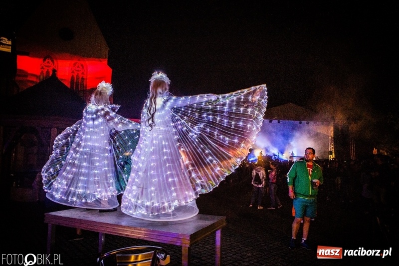 Zdjęcie w galerii na portalu naszraciborz.pl: INTRO Festival to nie tylko muzyka, ale i ŚWIATŁO. Mapping 3D kaplicy FOTO i WIDEO wiadomości z regionu