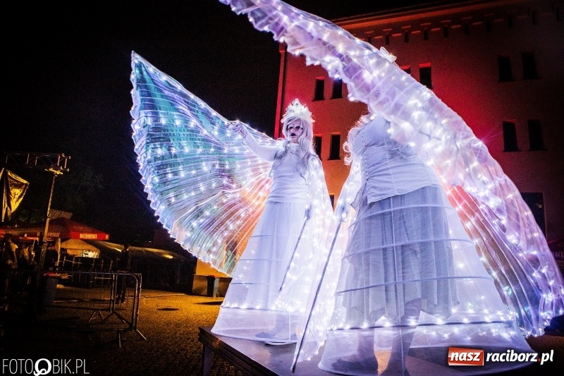 Zdjęcie w galerii na portalu naszraciborz.pl: INTRO Festival to nie tylko muzyka, ale i ŚWIATŁO. Mapping 3D kaplicy FOTO i WIDEO wiadomości z regionu