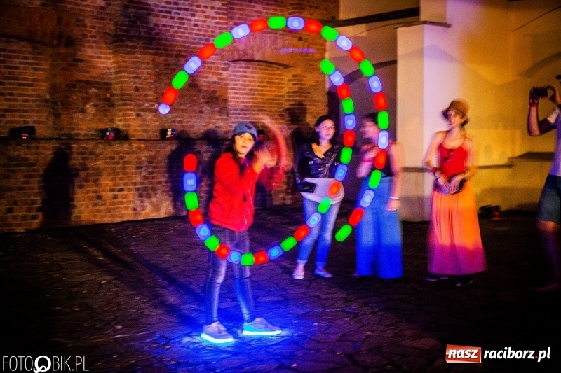 Zdjęcie w galerii na portalu naszraciborz.pl: INTRO Festival to nie tylko muzyka, ale i ŚWIATŁO. Mapping 3D kaplicy FOTO i WIDEO wiadomości z regionu
