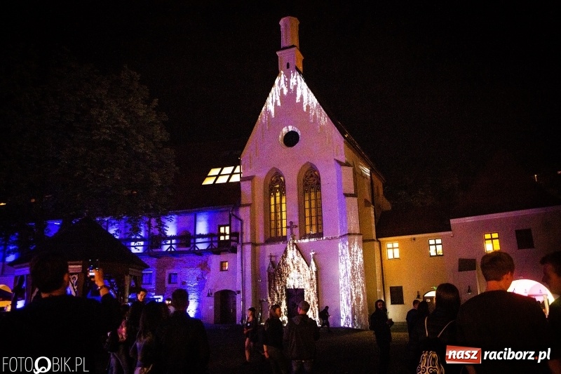 Zdjęcie w galerii na portalu naszraciborz.pl: INTRO Festival to nie tylko muzyka, ale i ŚWIATŁO. Mapping 3D kaplicy FOTO i WIDEO wiadomości z regionu