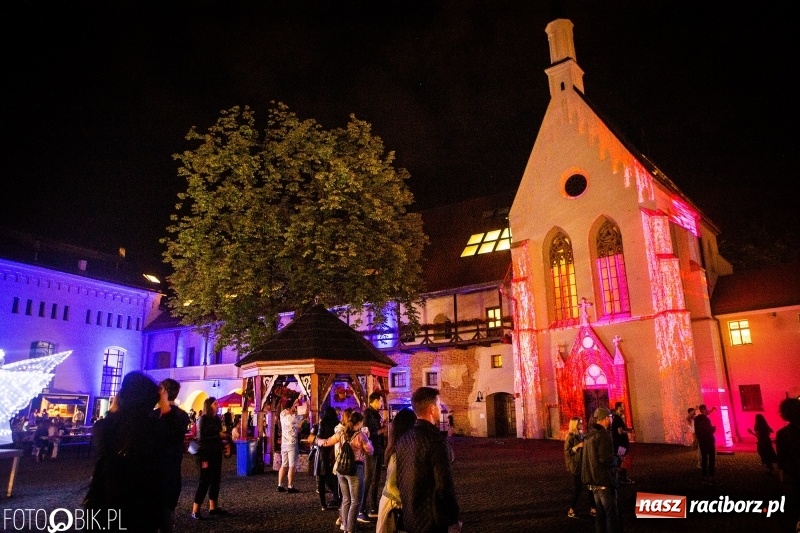 Zdjęcie w galerii na portalu naszraciborz.pl: INTRO Festival to nie tylko muzyka, ale i ŚWIATŁO. Mapping 3D kaplicy FOTO i WIDEO wiadomości z regionu
