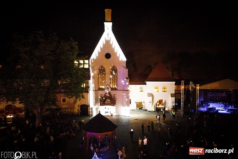 Zdjęcie w galerii na portalu naszraciborz.pl: INTRO Festival to nie tylko muzyka, ale i ŚWIATŁO. Mapping 3D kaplicy FOTO i WIDEO wiadomości z regionu
