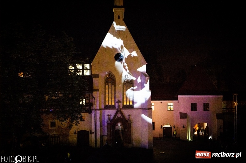 Zdjęcie w galerii na portalu naszraciborz.pl: INTRO Festival to nie tylko muzyka, ale i ŚWIATŁO. Mapping 3D kaplicy FOTO i WIDEO wiadomości z regionu