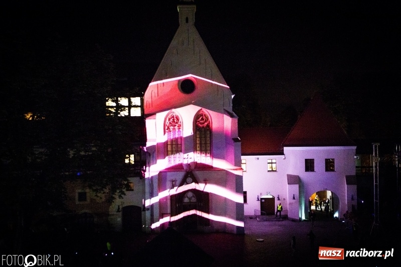 Zdjęcie w galerii na portalu naszraciborz.pl: INTRO Festival to nie tylko muzyka, ale i ŚWIATŁO. Mapping 3D kaplicy FOTO i WIDEO wiadomości z regionu